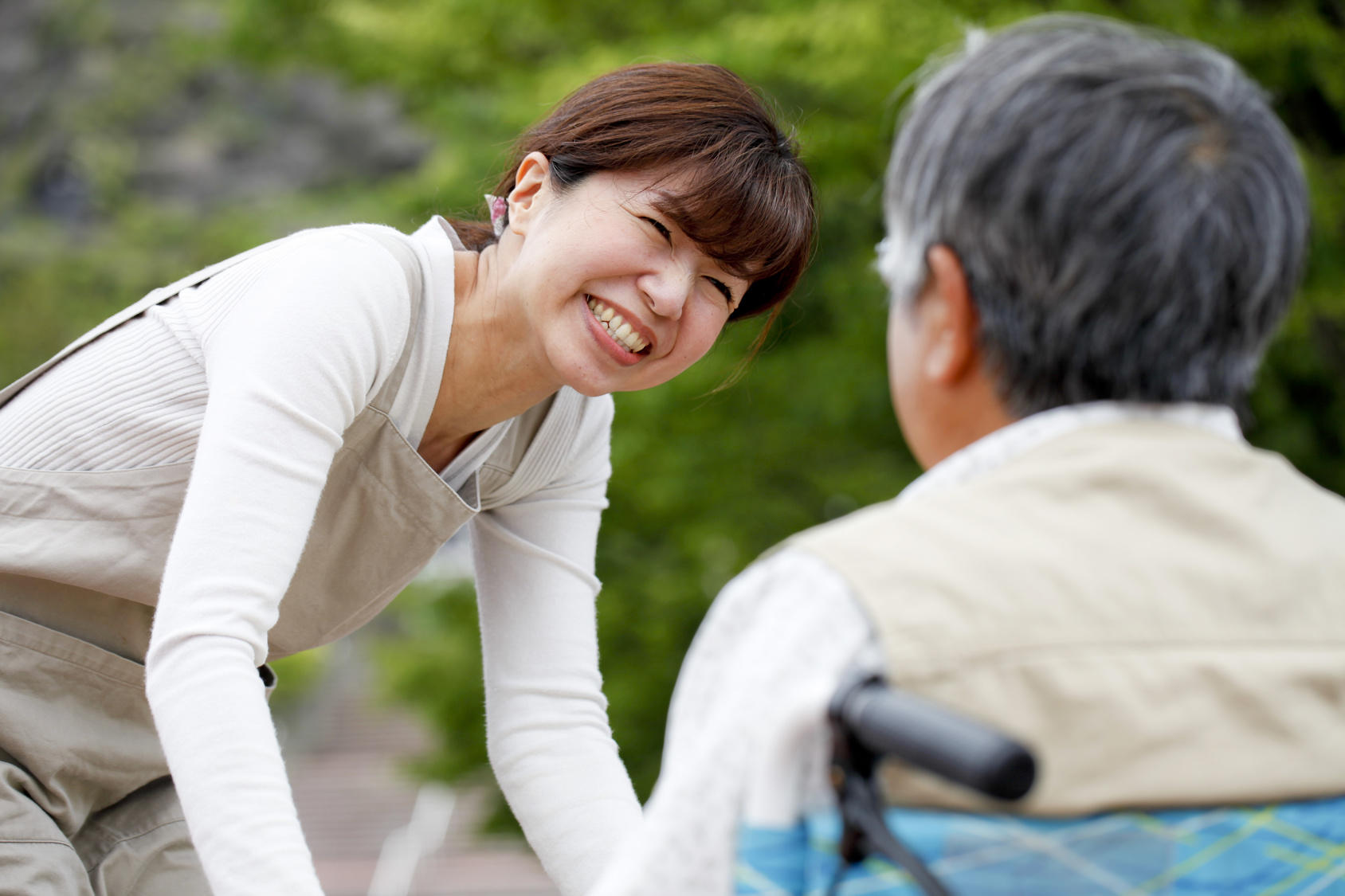 利用者の方に心配されちゃった？「小規模多機能型居宅介護施設きずな」での介護アルバイト体験談！色々な経験が積めるから学生バイトにもおすすめ？