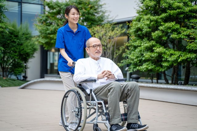 看護助手の仕事内容はきつい？アルバイト体験談を「名古屋市立大学病院」で働いていた人に聞いてみた！