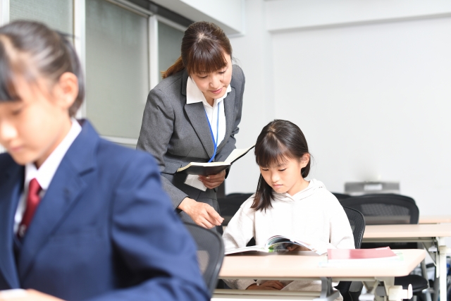 塾講師の裏話！意外な苦労と残業の連続で心が折れる？京進スクールワン阿倉川教室でのアルバイト体験談！