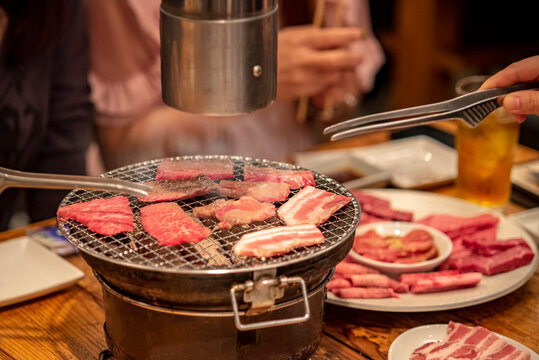 冬場のお肉が冷たすぎて手が凍りそう、、「あみやき亭 半田店」の焼き肉屋アルバイト体験談！極めれば多様なスキルが身につく焼き肉屋の仕事内容とは！