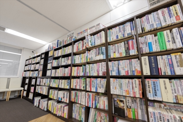 本屋アルバイトなのにハードモード！？万引き・重労働・変な質問に耐える宮脇書店具志川店での仕事内容とは！？
