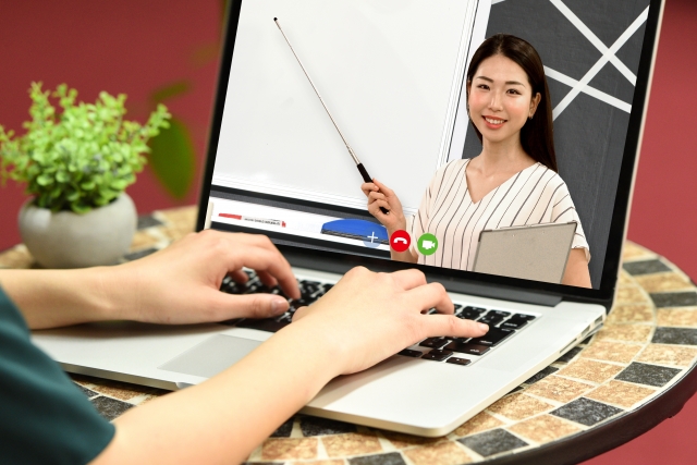 完全オンラインのチューターアルバイトってキツイ？Tomoniオンラインスクールの仕事内容をまるっと公開！
